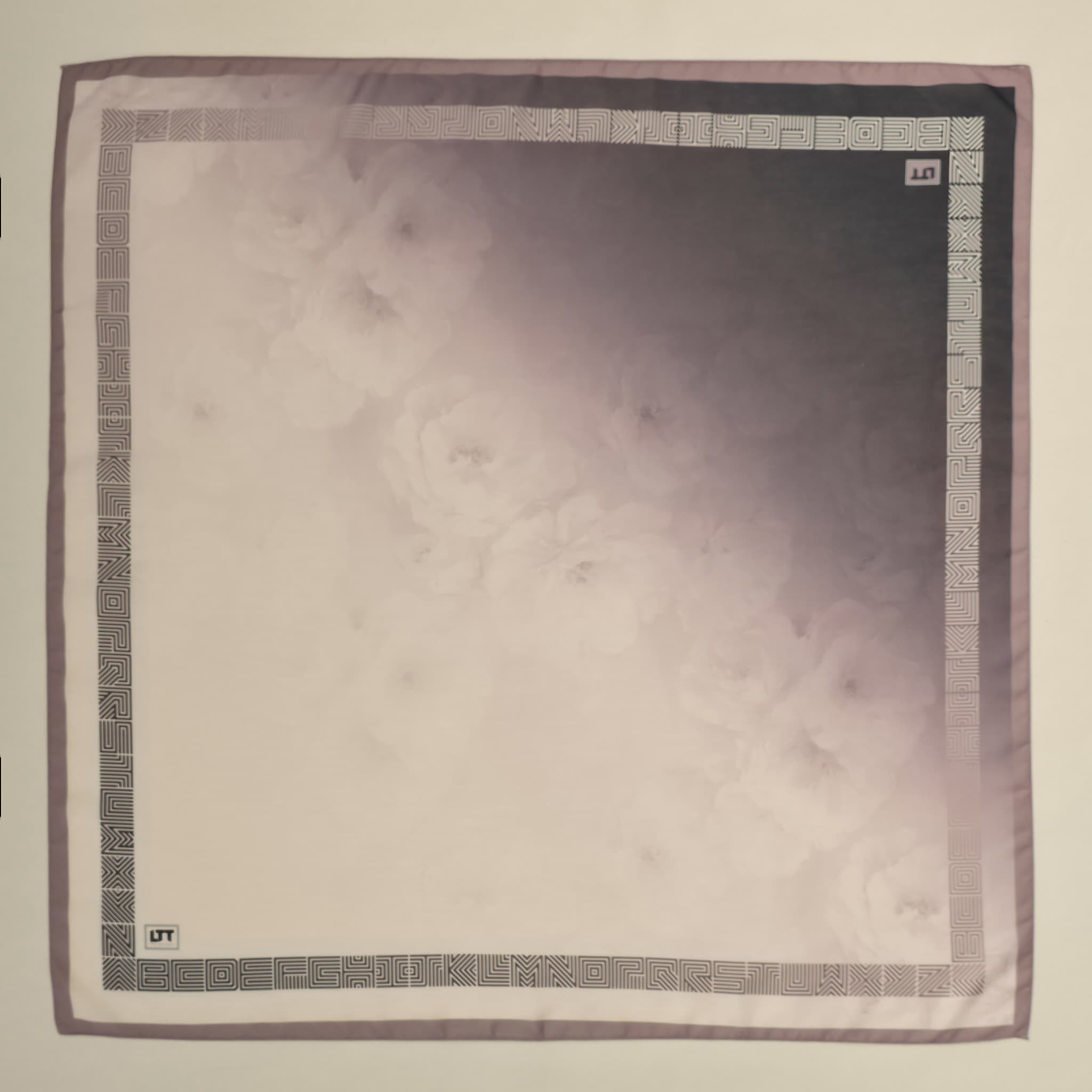 LAVİN — flat-lay